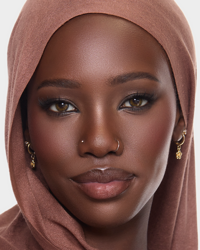 Woman wearing a brown hijab on a light gray background wearing Dimple Color contact lenses in Savanna Hazel